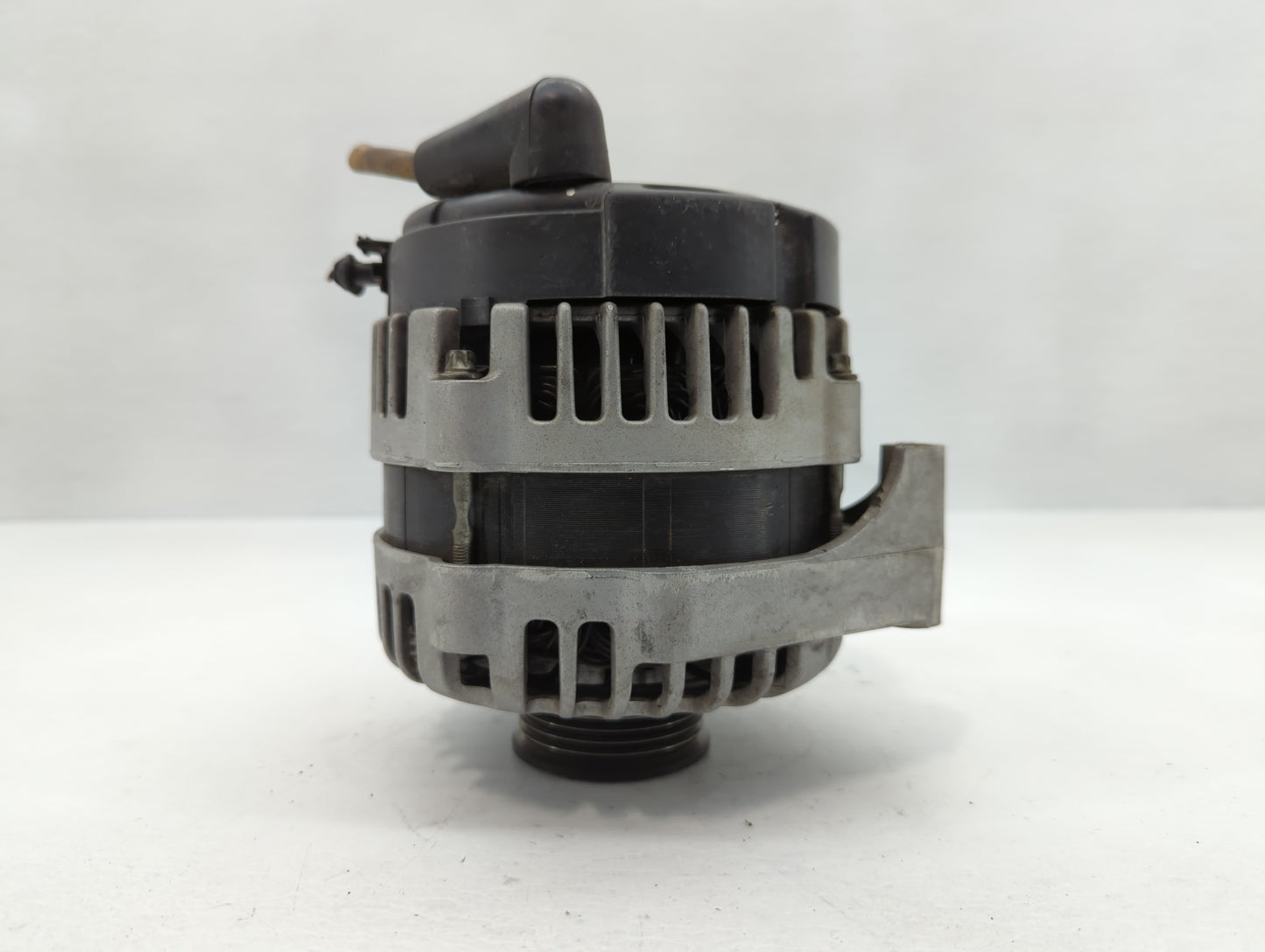 2007-2013 Chevrolet Silverado 1500 Alternator Replacement Generator Charging Assembly Engine OEM P/N:25968616 Fits OEM Used