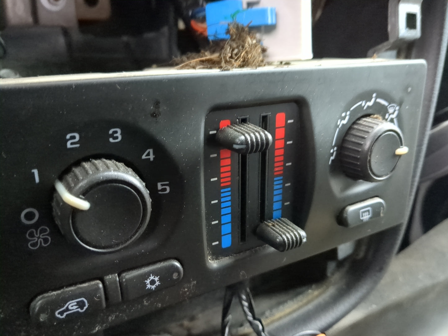 2003-2009 Chevrolet Trailblazer Climate Control Module Temperature AC/Heater Replacement Fits OEM Used Auto Parts - Oemuseda