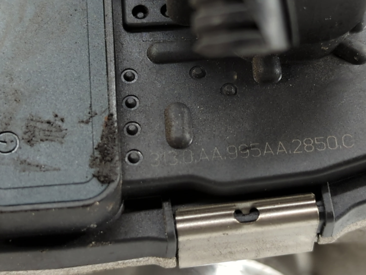 2009-2011 Chevrolet Traverse Throttle Body P/N:319.7.AA.995 591HB, 995AA Fits Fits 2007 2008 2009 2010 2011 OEM Used Auto Pa