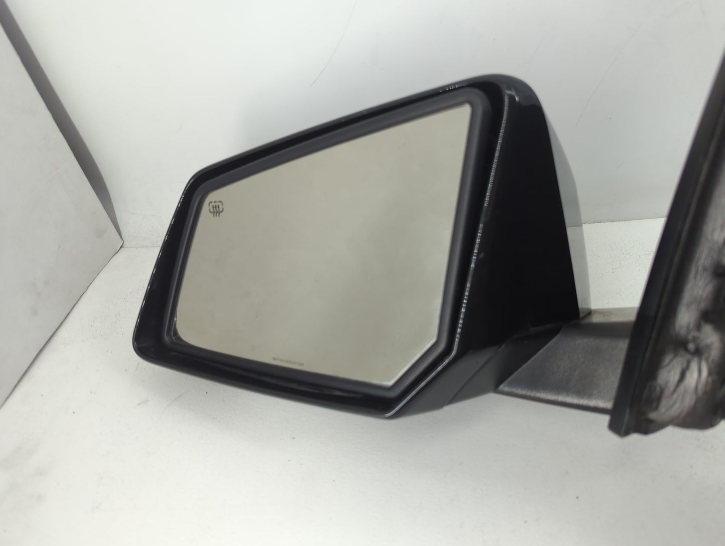 2009 Chevrolet Traverse Driver Side View Mirror - Left Door Mirror OEM Used - Oemusedautoparts1.com