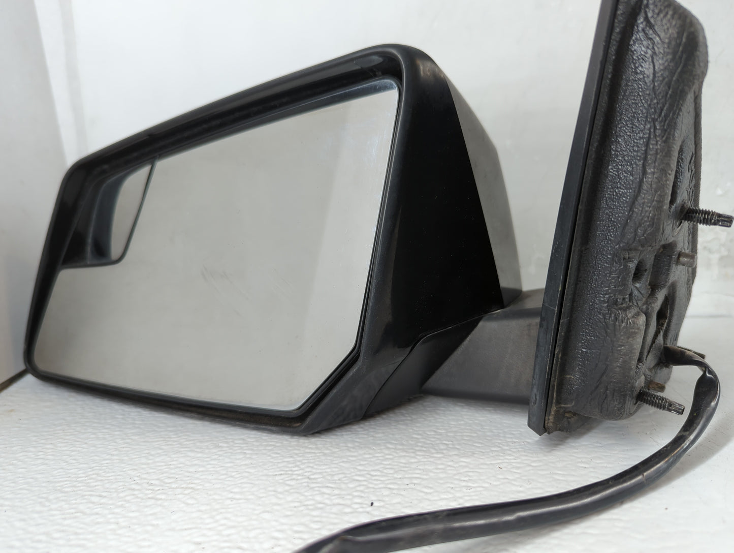 2009 Chevrolet Traverse Driver Side View Mirror - Left Door Mirror OEM Used - Oemusedautoparts1.com