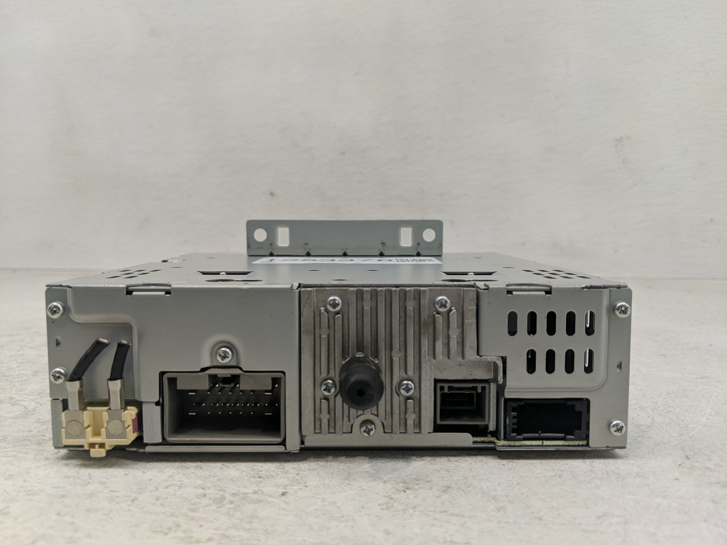 2009 Chevrolet V30 Radio AM FM Cd Player Receiver Replacement Fits OEM Used Auto Parts - Oemusedautoparts1.com