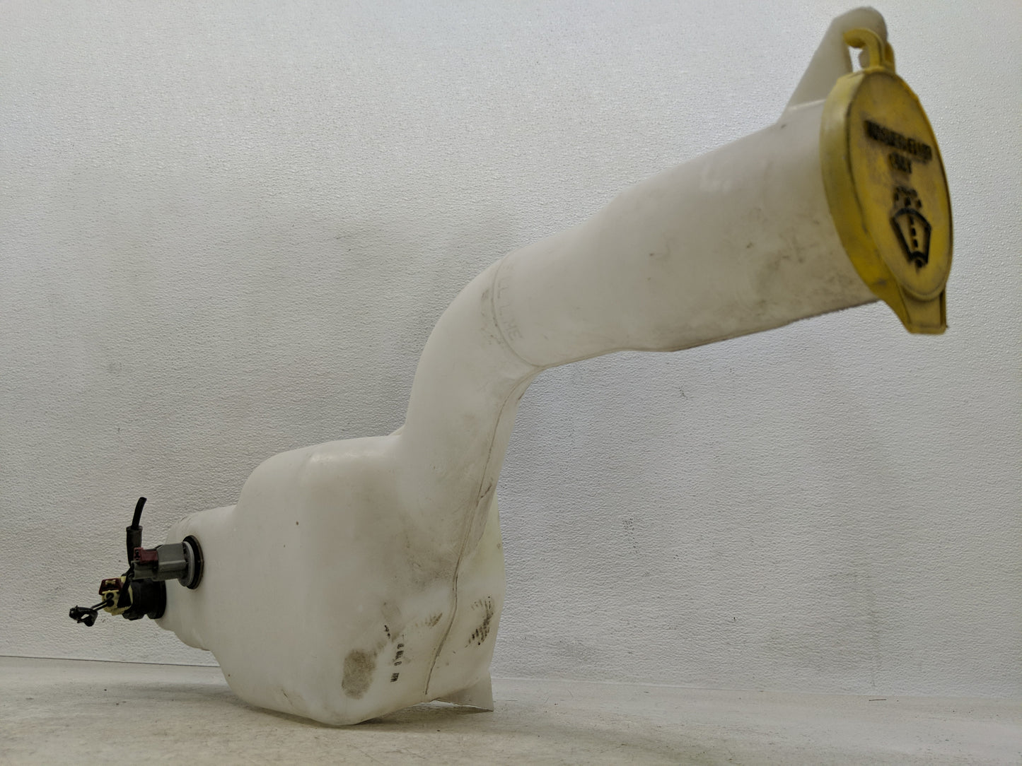 2006-2010 Chrysler 300 Windshield Washer Fluid Reservoir Bottle Oem - Oemusedautoparts1.com