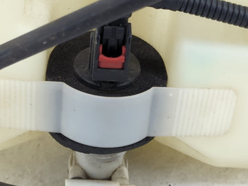 2009 Chrysler Pt Cruiser Radiator Coolant Overflow Expansion Tank Bottle
