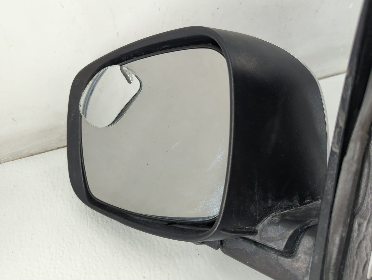 2008-2010 Chrysler Town & Country Driver Side View Mirror - Left Door Mirror OEM Used - Oemusedautoparts1.com