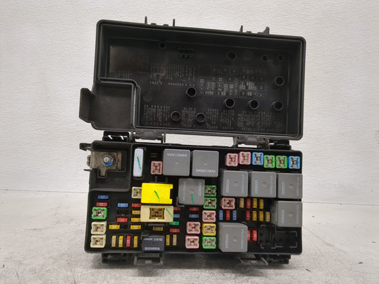 2009 Chrysler Town & Country Fusebox Fuse Box Panel Relay Module P/N:R3378C0256 RTE23A02E7 Fits OEM Used Auto Parts