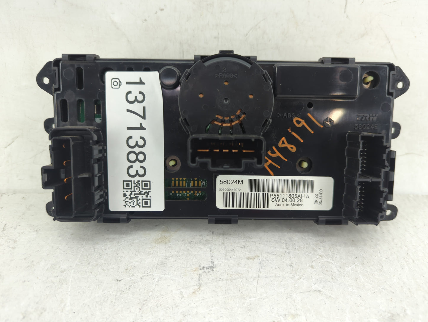 2008-2010 Chrysler Town & Country Climate Control Module Temperature AC/Heater Replacement P/N:P55111805AH Fits OEM Used Aut