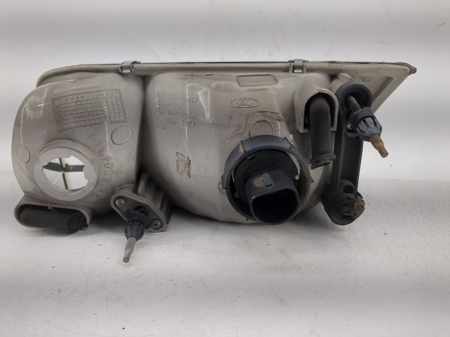 2003 Ford Crown Victoria Passenger Right Oem Head Light Headlight Lamp - Oemusedautoparts1.com