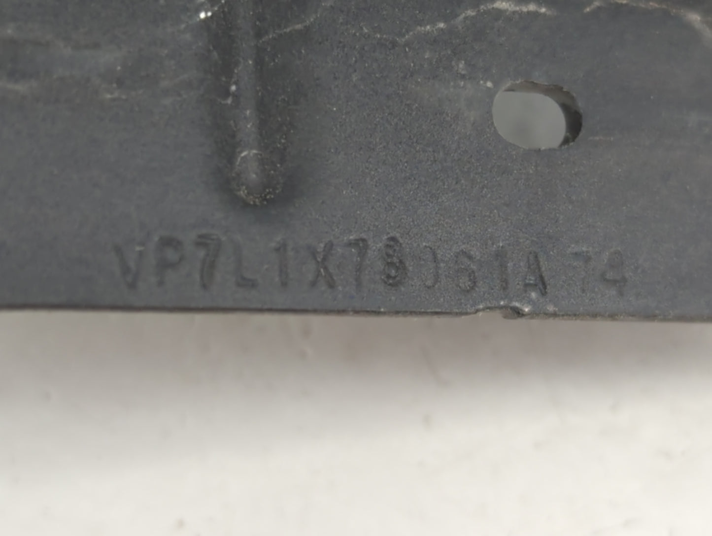 2009-2010 Ford Expedition Center Console Armrest Cover Lid P/N:VP7L1X780614 74 Fits Fits 2009 2010 OEM Used Auto Parts - Oem