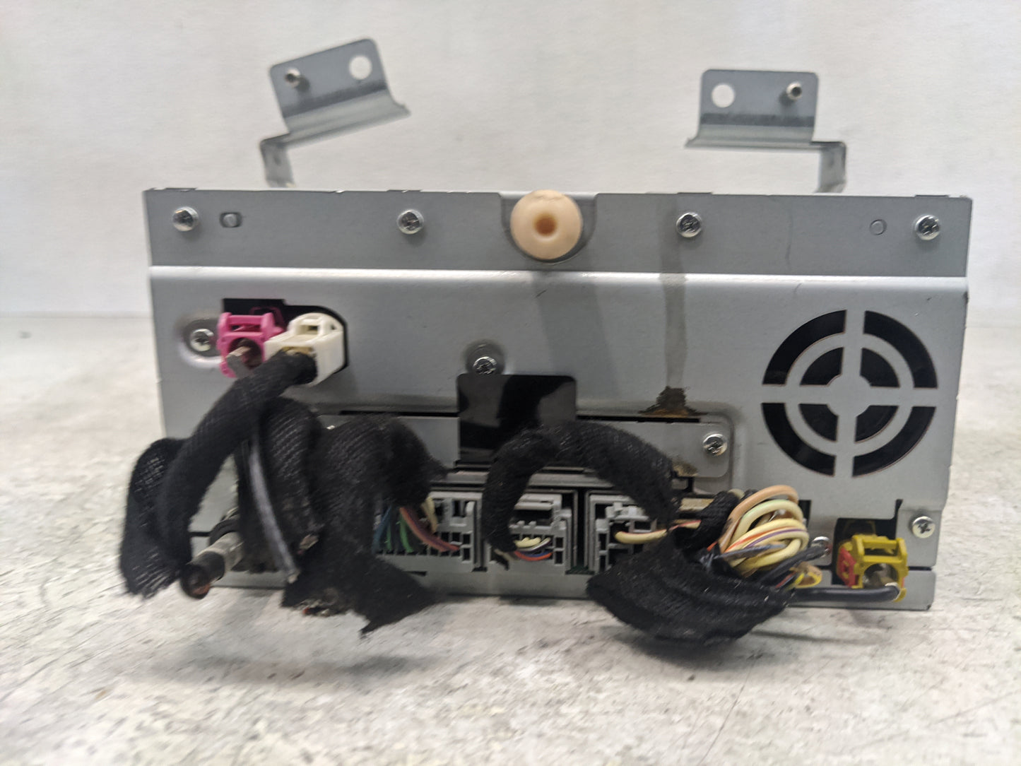 2009 Ford Flex Radio AM FM Cd Player Receiver Replacement Fits OEM Used Auto Parts - Oemusedautoparts1.com