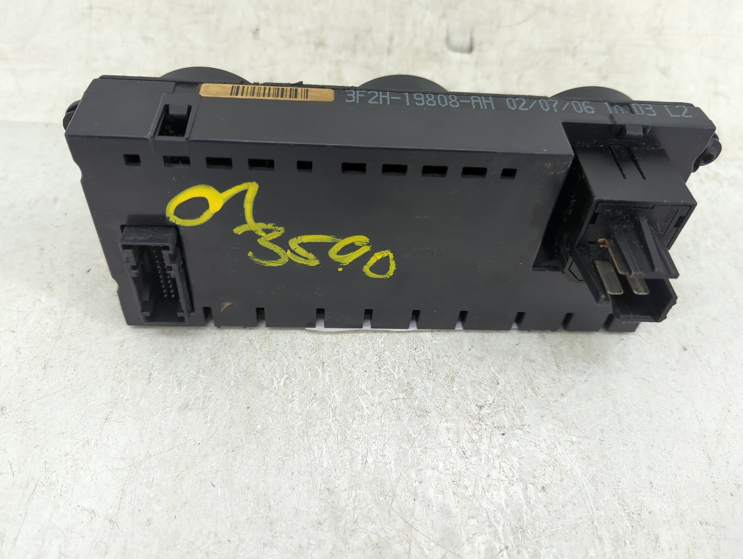 2005-2009 Ford Mustang Climate Control Module Temperature AC/Heater Replacement P/N:3F2H-19808-AH Fits OEM Used Auto Parts -