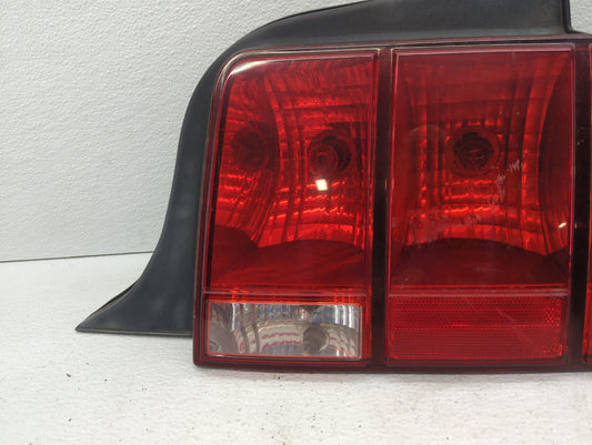2005-2009 Ford Mustang Tail Light Assembly Passenger Right OEM P/N:4R3T-13A412-G28 8R33-13B504-AB Fits OEM Used Auto Parts