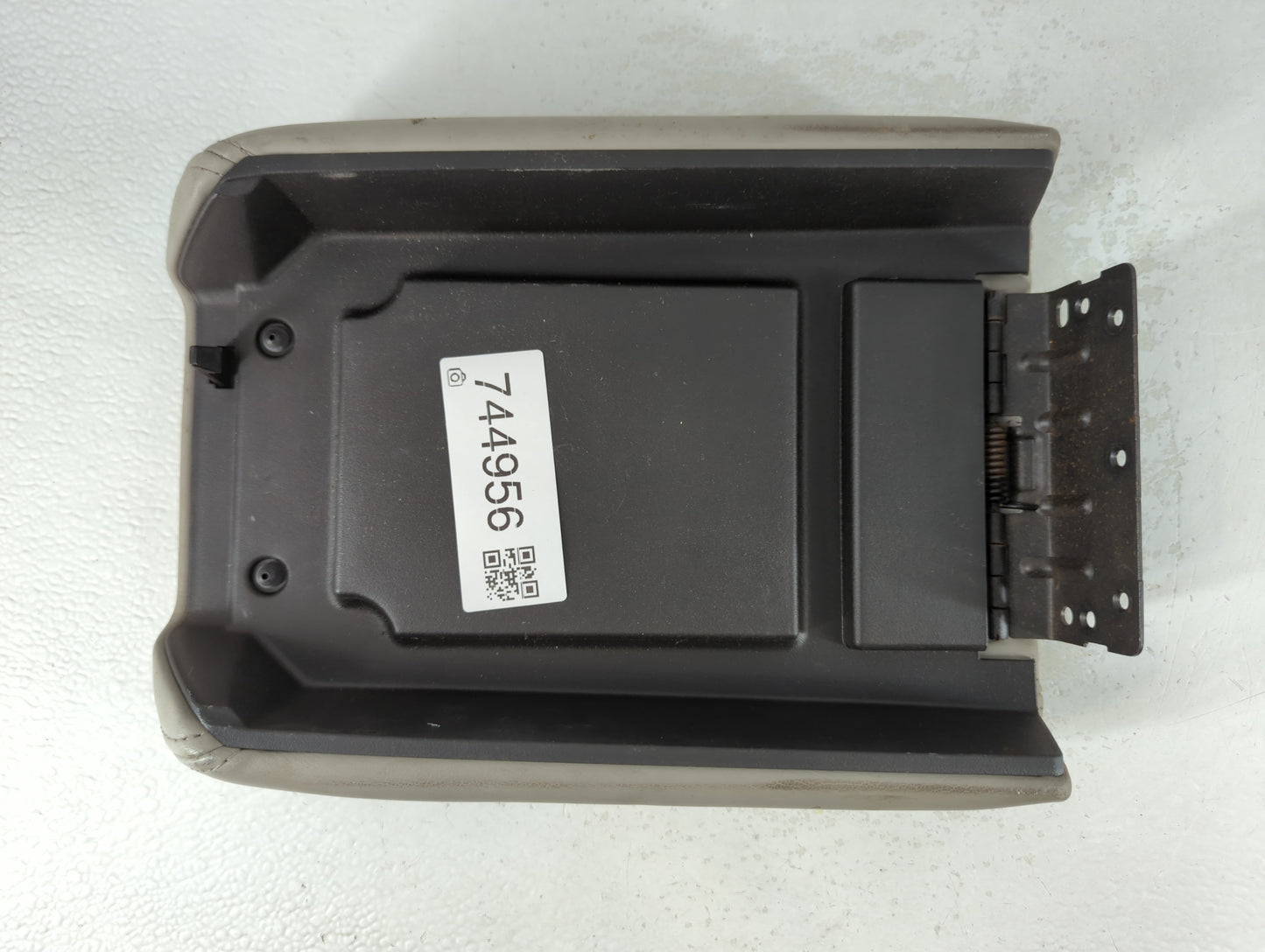 2009 Gmc Acadia Center Console Armrest Cover Lid Fits OEM Used Auto Parts - Oemusedautoparts1.com