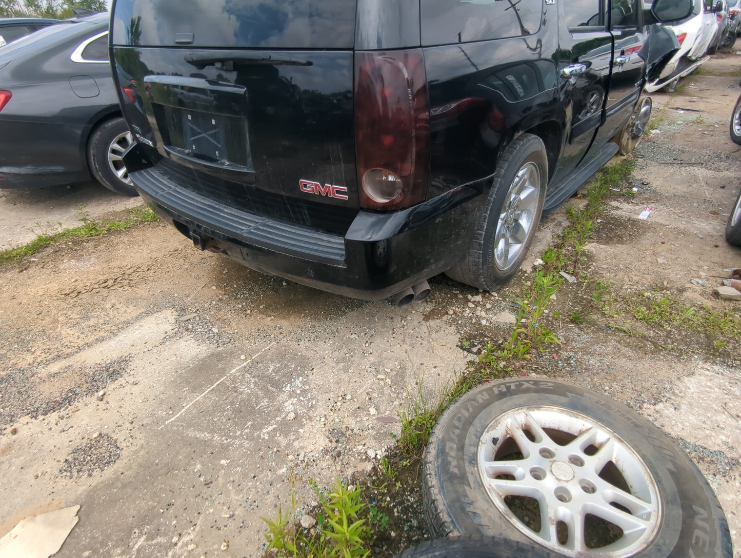 2007-2013 Gmc Yukon Rear Bumper Assembly Oem - Oemusedautoparts1.com