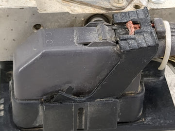 2009-2014 Gmc Yukon Xl 1500 Anti-Lock Brake ABS Pump Module Actuator OEM P/N:0 265 103 02 Fits Fits 2009 2010 2011 2012 2013 2014 OEM Used Auto Parts