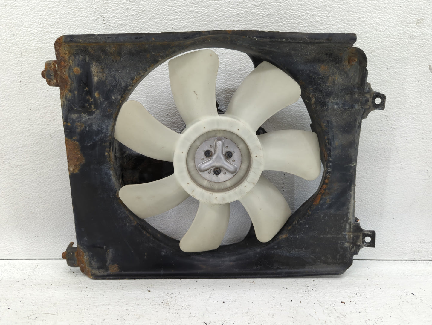 2006-2011 Honda Civic Left Radiator Fan Motor Assembly 613220 - Oemusedautoparts1.com