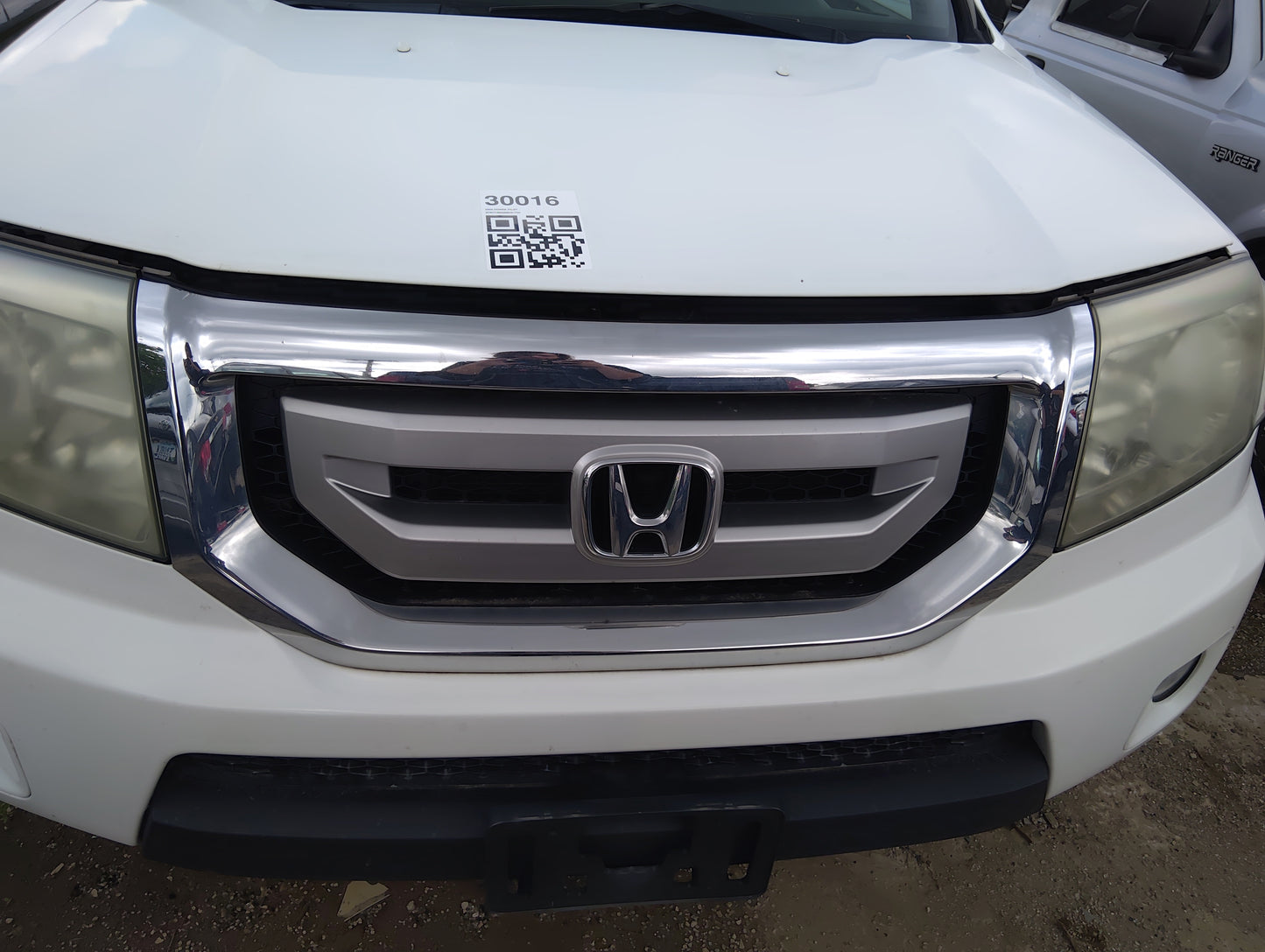 2009-2011 Honda Pilot Front Grille Bumper Not Included - Oemusedautoparts1.com