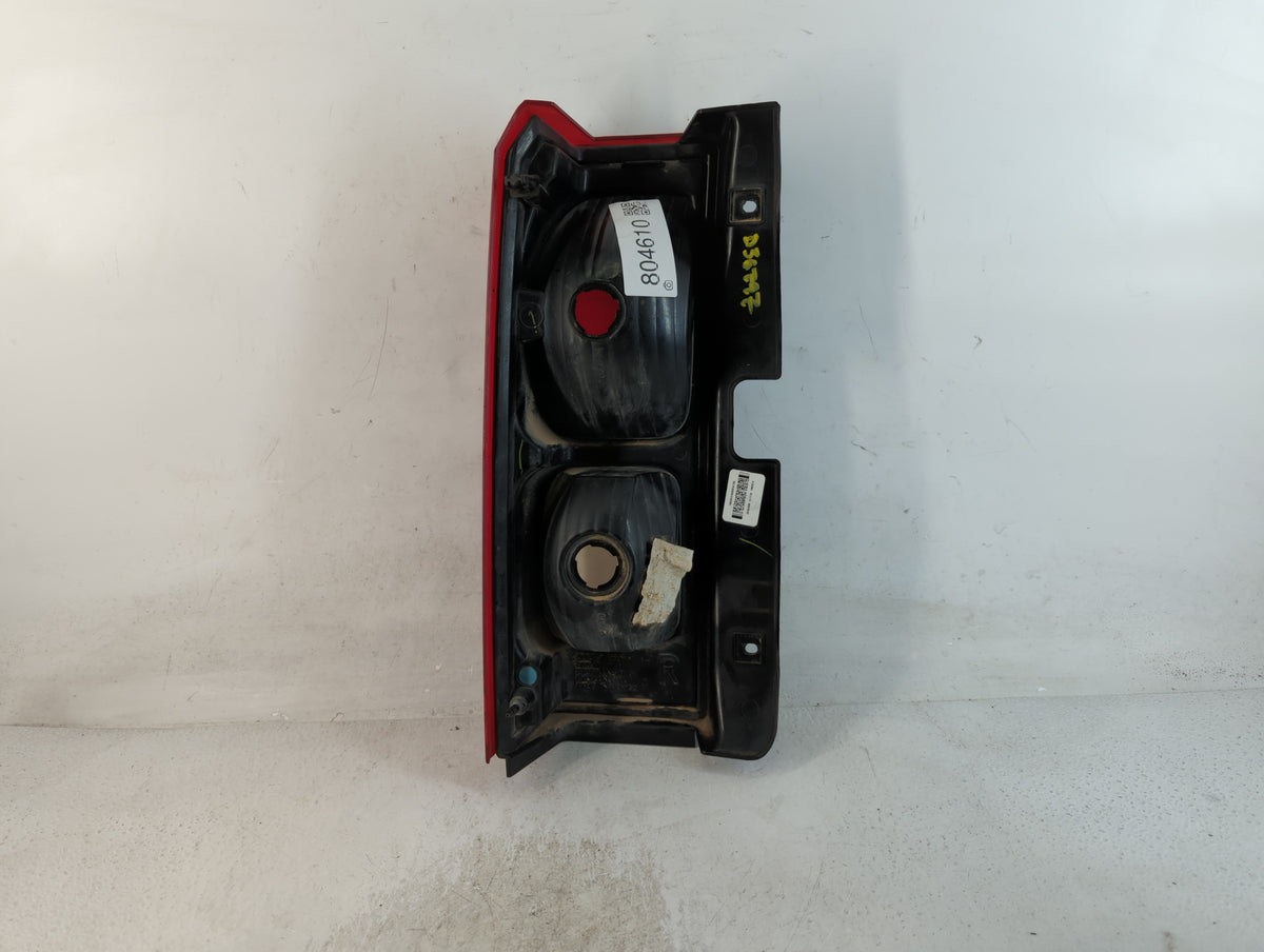 2006-2010 Hummer H3 Tail Light Assembly Passenger Right OEM P/N:15823510 Fits Fits 2006 2007 2008 2009 2010 OEM Used Auto Pa