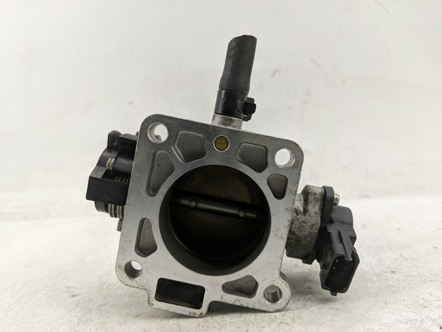2006-2011 Hyundai Accent Throttle Body P/N:35170-26900 Fits Fits 2006 2007 2008 2009 2010 2011 OEM Used Auto Parts - Oemused