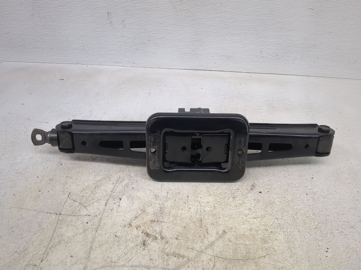 2009 Hyundai Santa Fe Spare Scissor Car Jack - Oemusedautoparts1.com