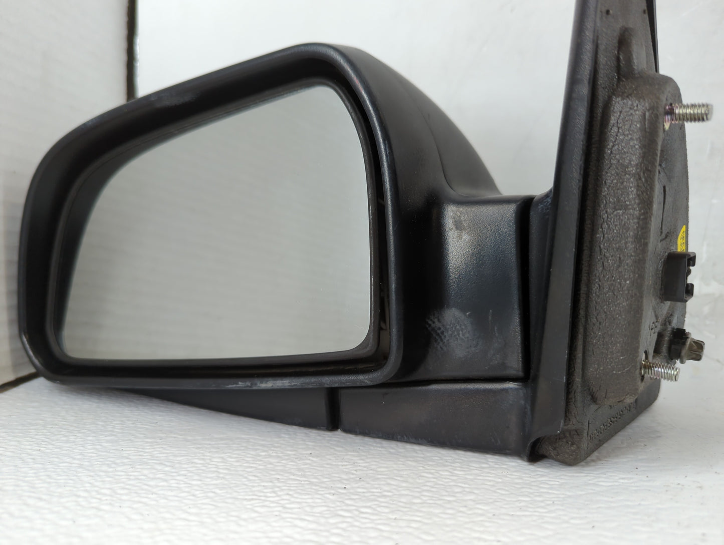 2005-2009 Hyundai Tucson Driver Side View Mirror - Left Door Mirror OEM Used - Oemusedautoparts1.com