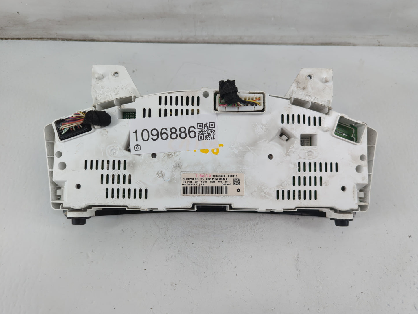 2009-2010 Jeep Grand Cherokee Instrument Cluster Speedometer Gauges P/N:05172500AF 05172500AG Fits Fits 2009 2010 OEM Used A