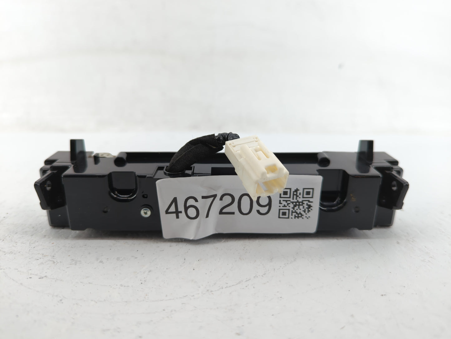 2008-2009 Mazda 3 Radio AM FM Cd Player Receiver Replacement Fits Fits 2008 2009 OEM Used Auto Parts - Oemusedautoparts1.com