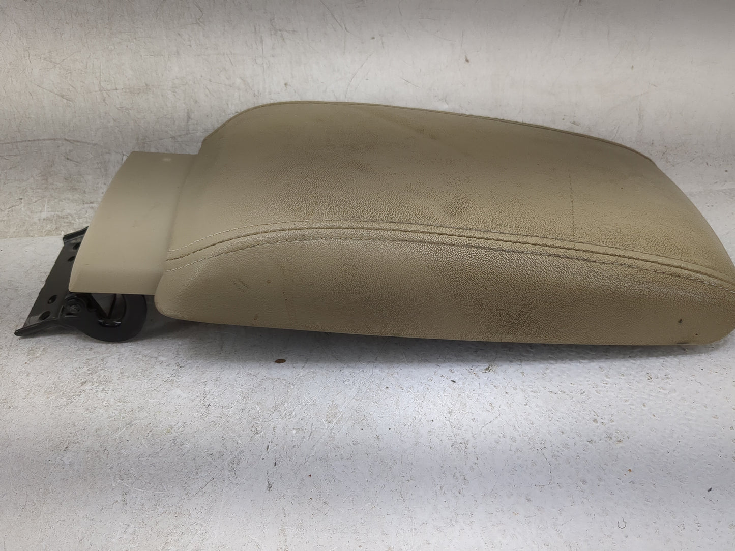 2009 Mazda Mazda6 Center Console Armrest Cover Lid P/N:GMW 13223 Fits OEM Used Auto Parts - Oemusedautoparts1.com