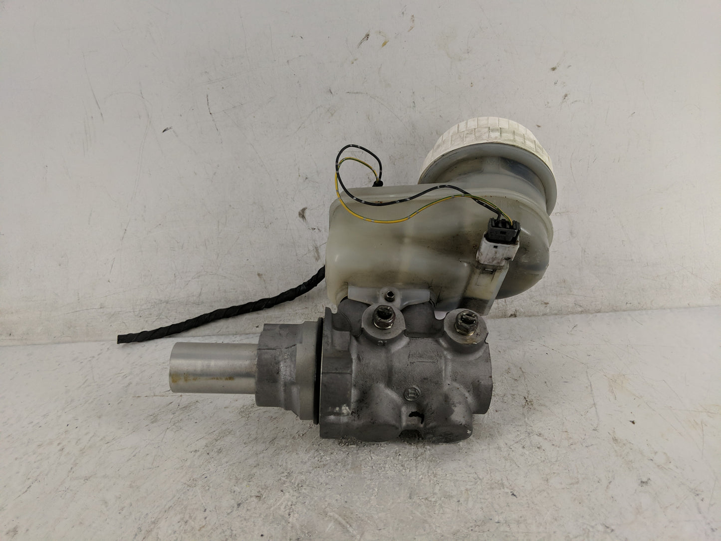 2006-2009 Mitsubishi Galant Brake Master Cylinder - Oemusedautoparts1.com
