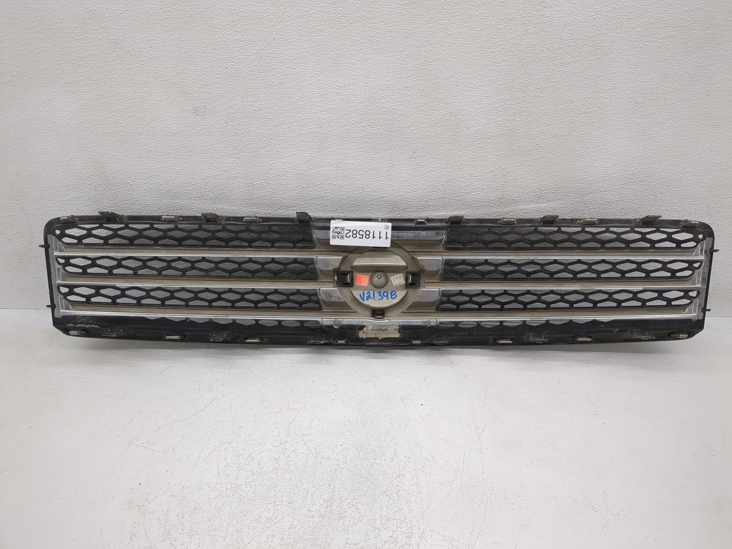 2009-2011 Nissan Maxima Front Grille Bumper Not Included - Oemusedautoparts1.com