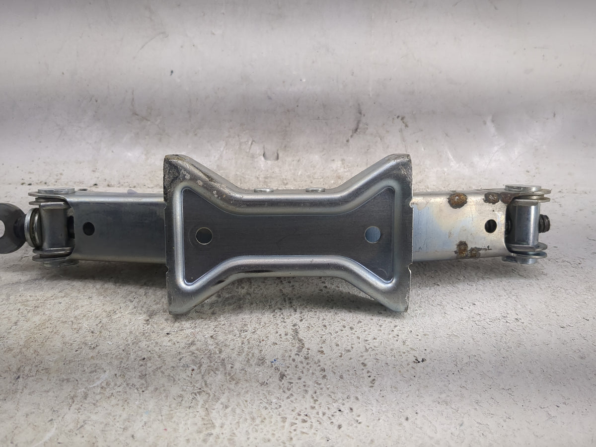 2009 Nissan Versa Spare Scissor Car Jack 1500120 - Oemusedautoparts1.com