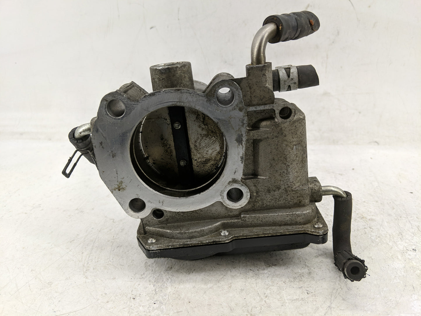 2009-2010 Pontiac Vibe Throttle Body Fits Fits 2009 2010 OEM Used Auto Parts - Oemusedautoparts1.com