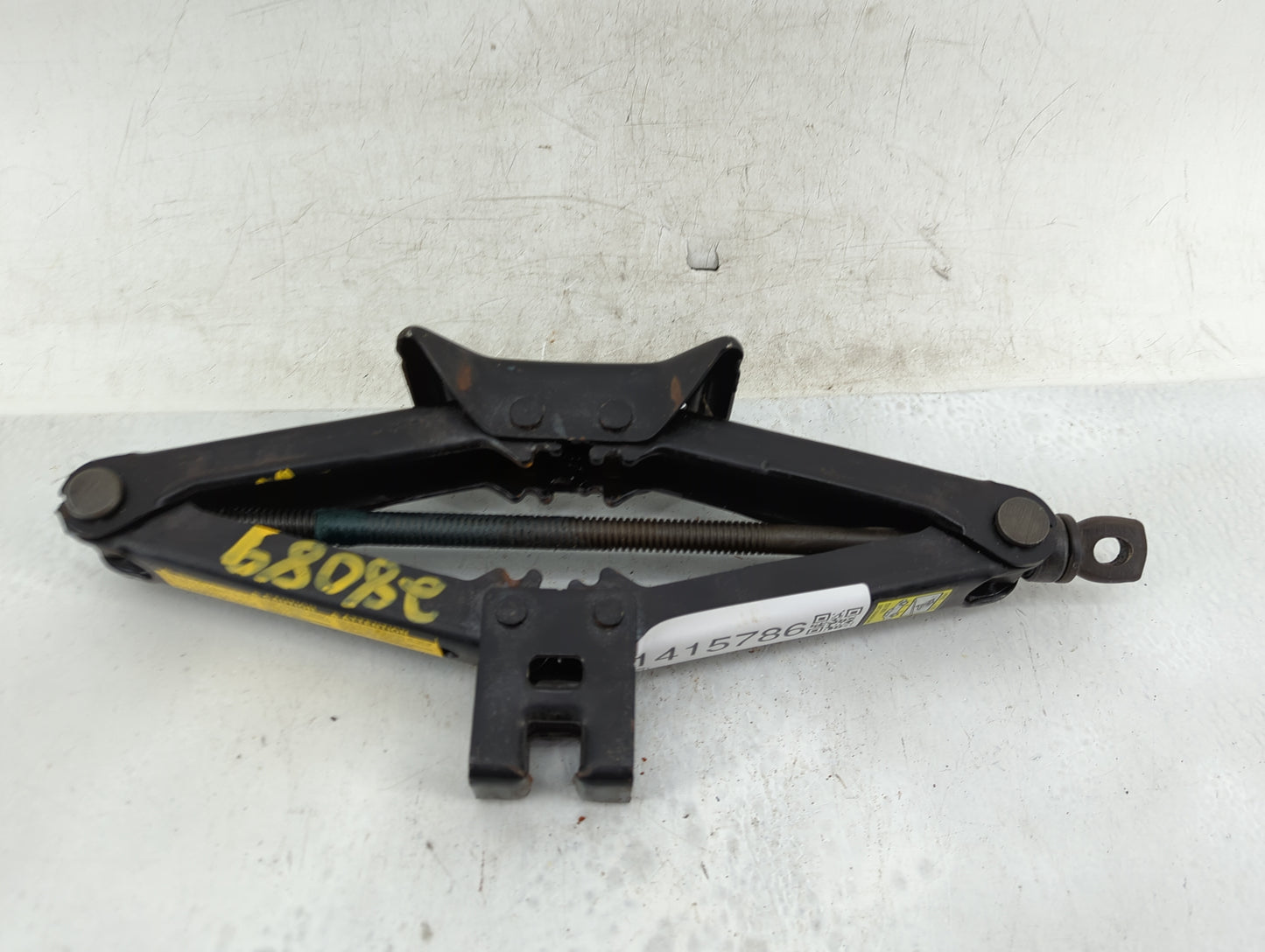 2009 Pontiac Vibe Spare Scissor Car Jack 1415786 - Oemusedautoparts1.com