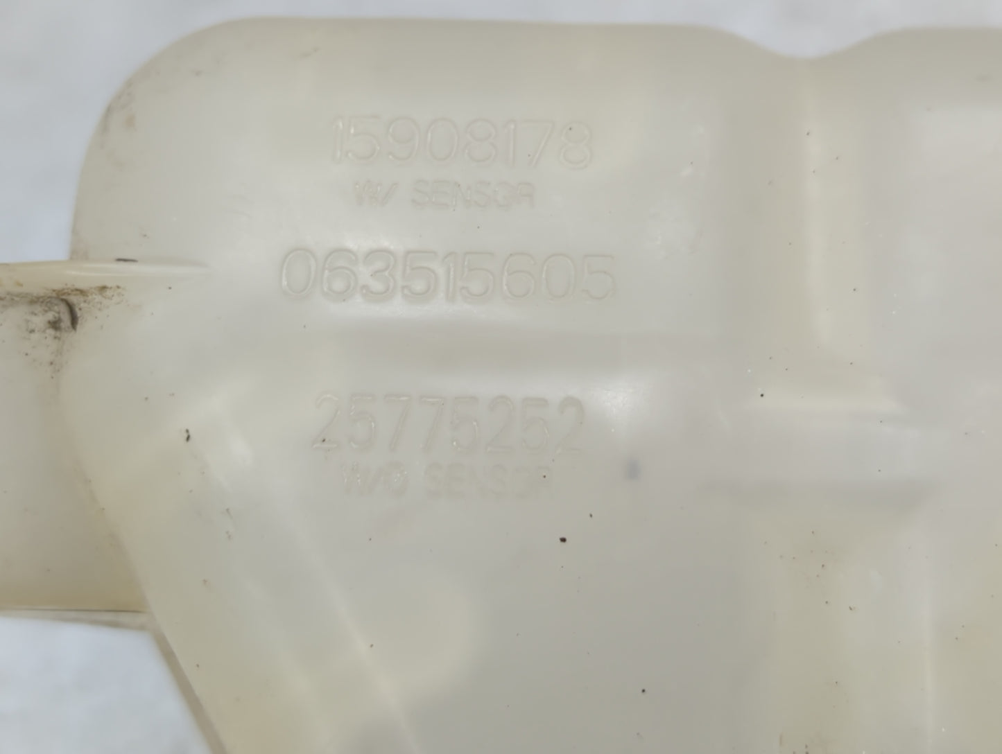 2009 Saturn Aura Radiator Coolant Overflow Expansion Tank Bottle 1103298 - Oemusedautoparts1.com