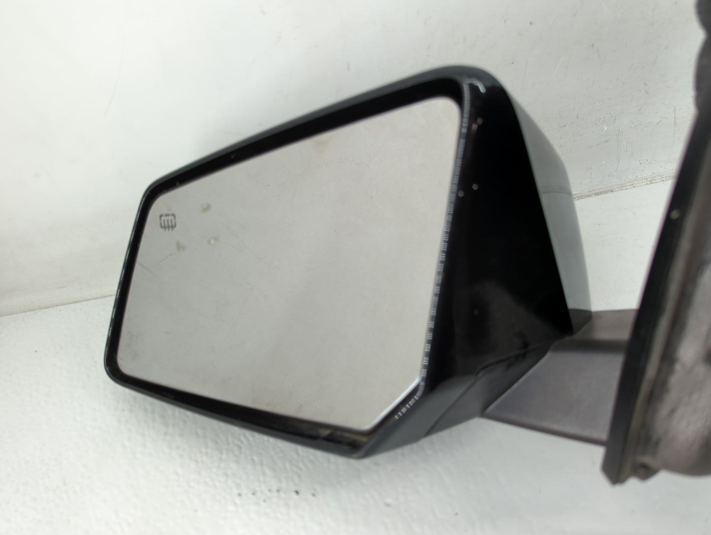 2009 Saturn Outlook Side Mirror Replacement Driver Left View Door Mirror Fits OEM Used Auto Parts - Oemusedautoparts1.com
