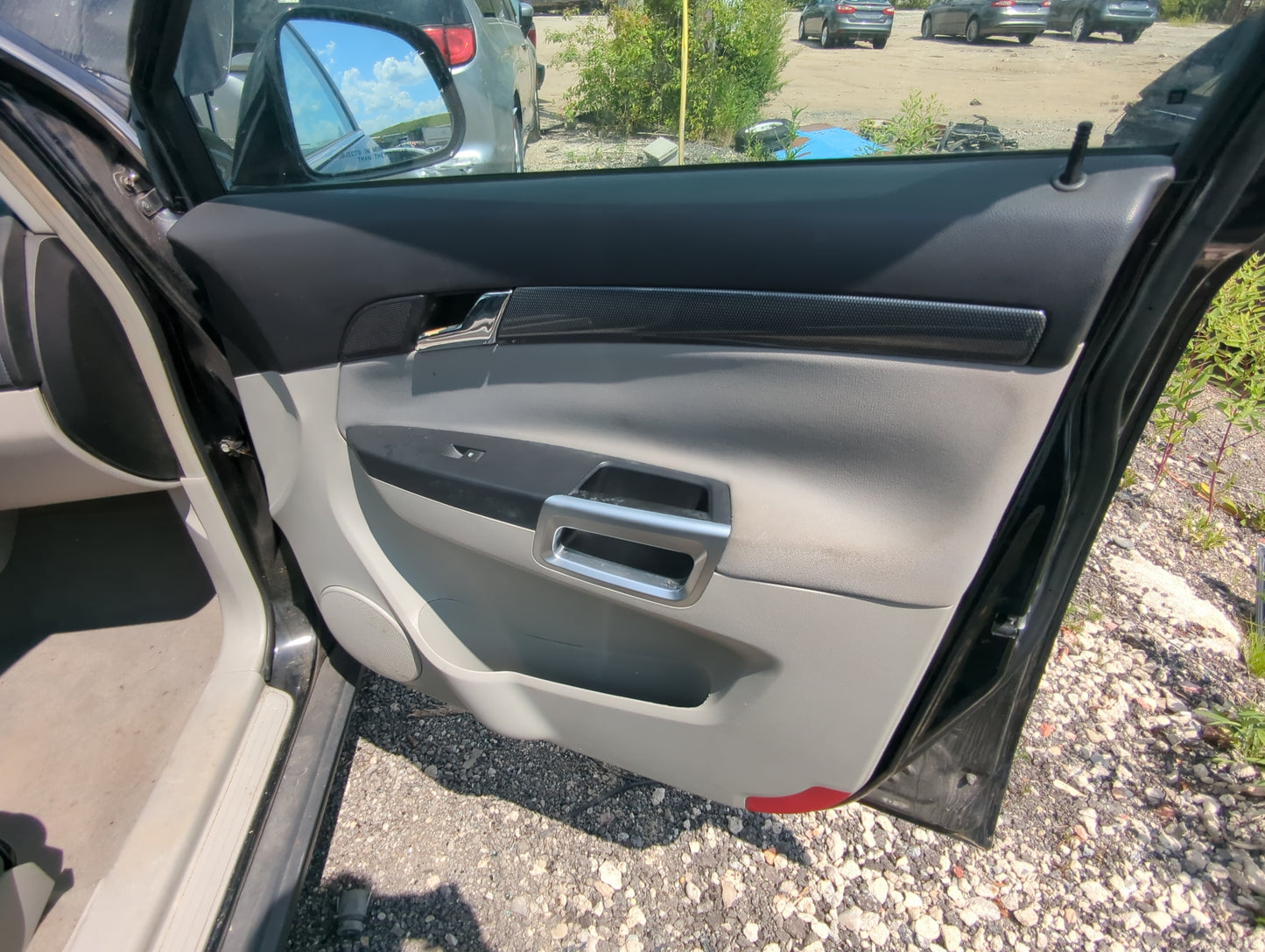 2009 Saturn Vue Front Right Passenger Interior Door Panel Trim - Oemusedautoparts1.com