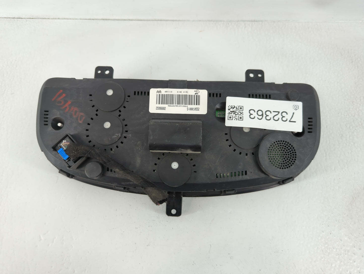 2009 Saturn Vue Instrument Cluster Speedometer Gauges P/N:25996682 Fits OEM Used Auto Parts - Oemusedautoparts1.com