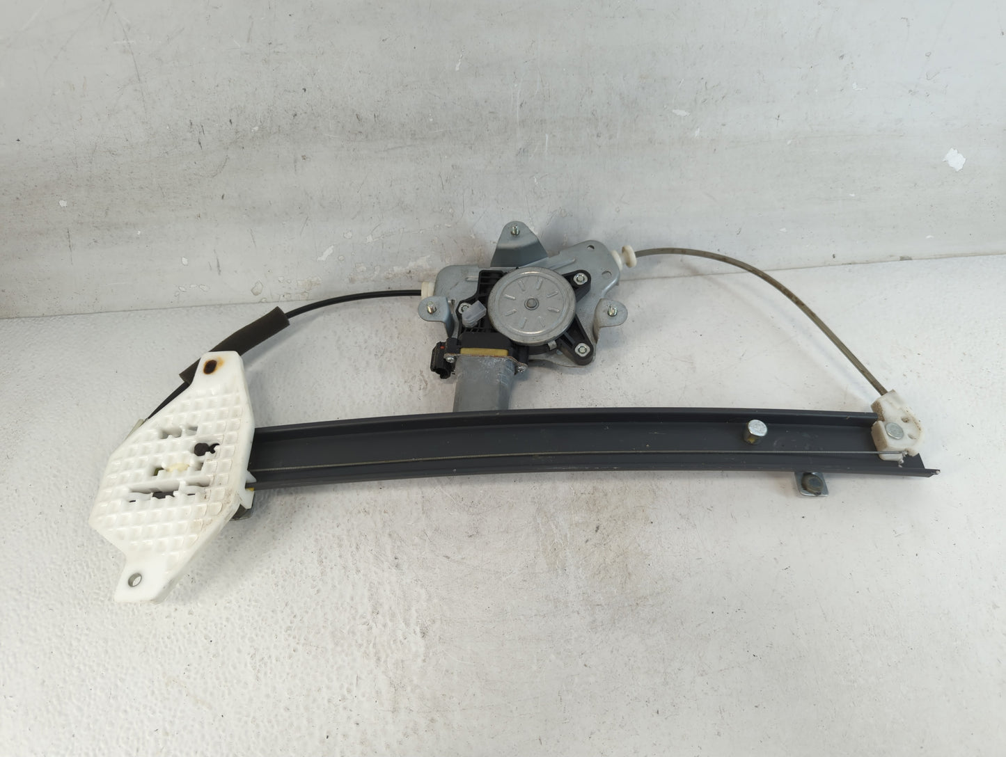 2008-2010 Saturn Vue Passenger Front Right Power Window Motor - Oemusedautoparts1.com