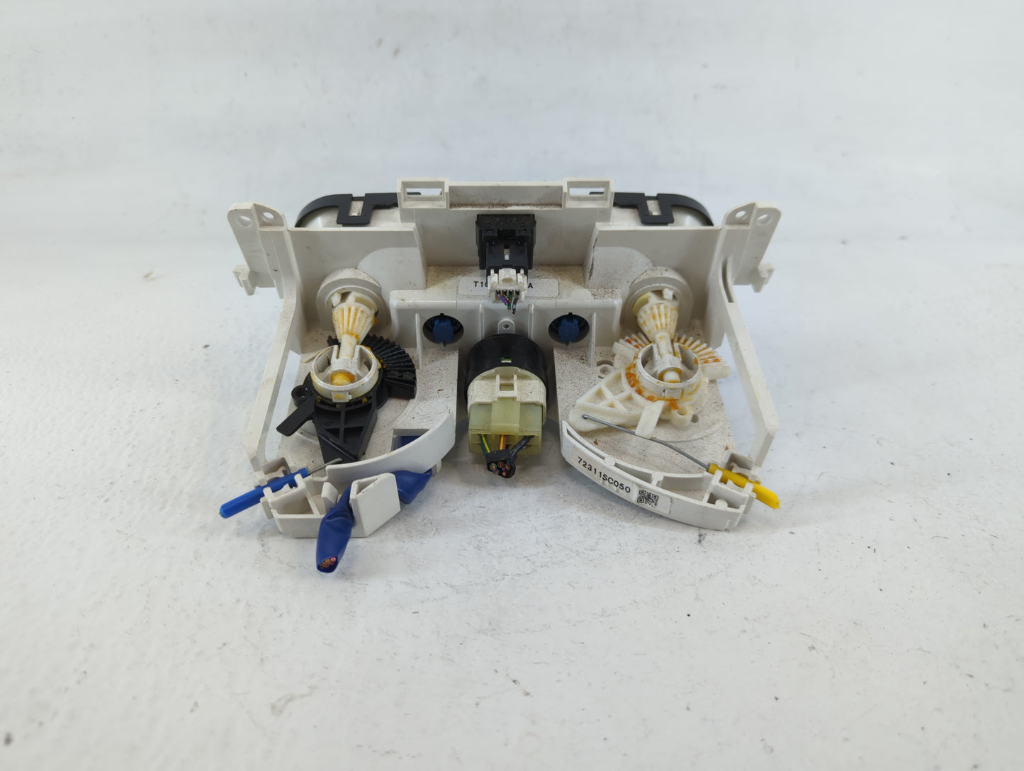 2009 Subaru Forester Climate Control Module Temperature AC/Heater Replacement P/N:72311SC050 Fits OEM Used Auto Parts - Oemu