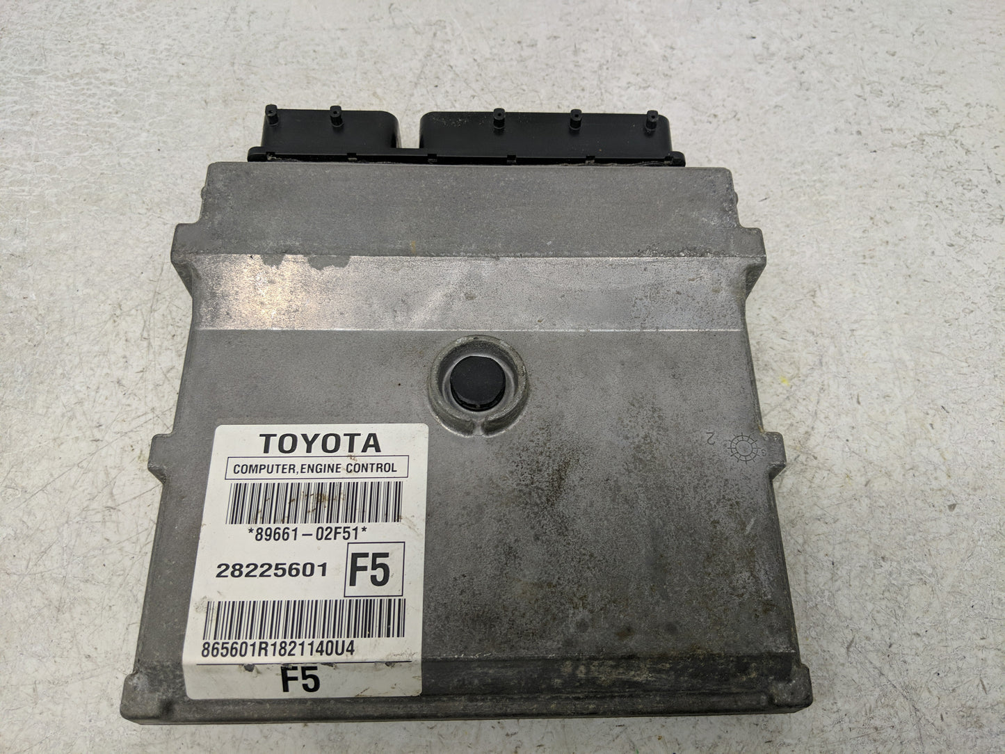 2009-2010 Toyota Corolla PCM Engine Control Computer ECU ECM PCU OEM P/N:28225601 89661-02F51 Fits Fits 2009 2010 OEM Used A