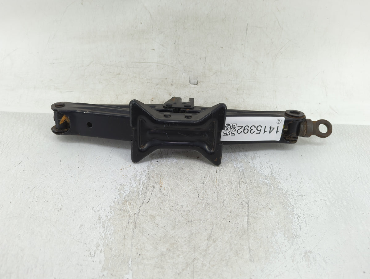 2009 Toyota Prius Spare Scissor Car Jack 1415392 - Oemusedautoparts1.com