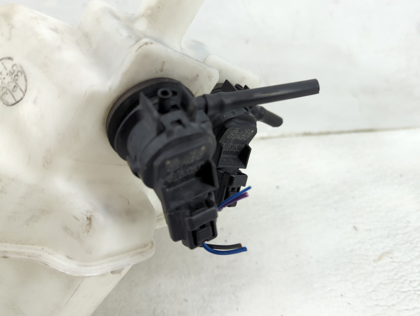 2004-2009 Toyota Prius Windshield Washer Fluid Reservoir Bottle 1450200 - Oemusedautoparts1.com