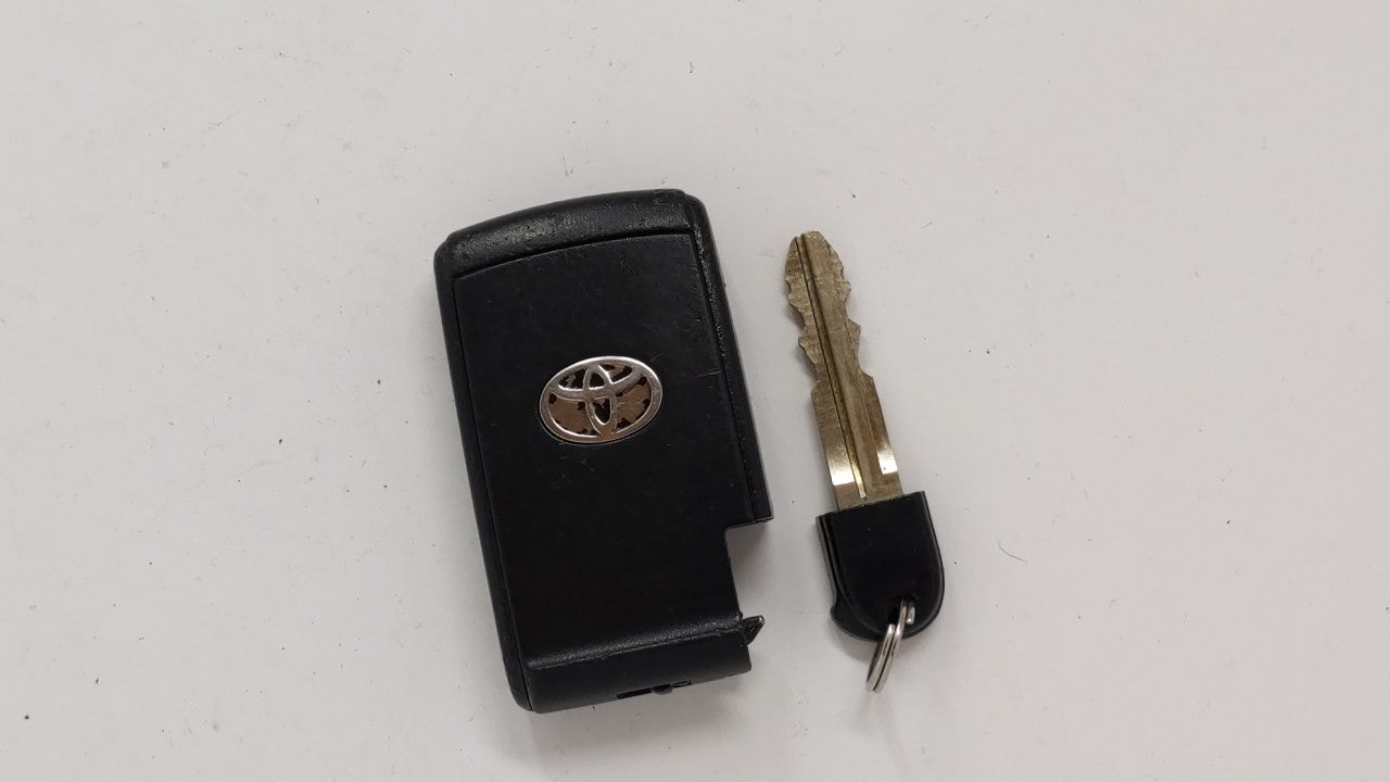 Toyota Prius Keyless Entry Remote M0zb31eg 3 Buttons - Oemusedautoparts1.com