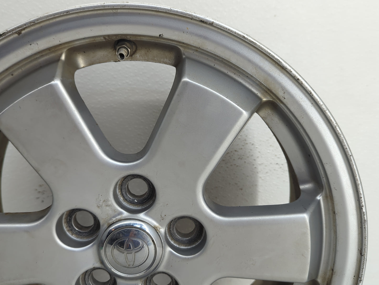 2004-2009 Toyota Prius Oem Wheel Rim 909561 - Oemusedautoparts1.com