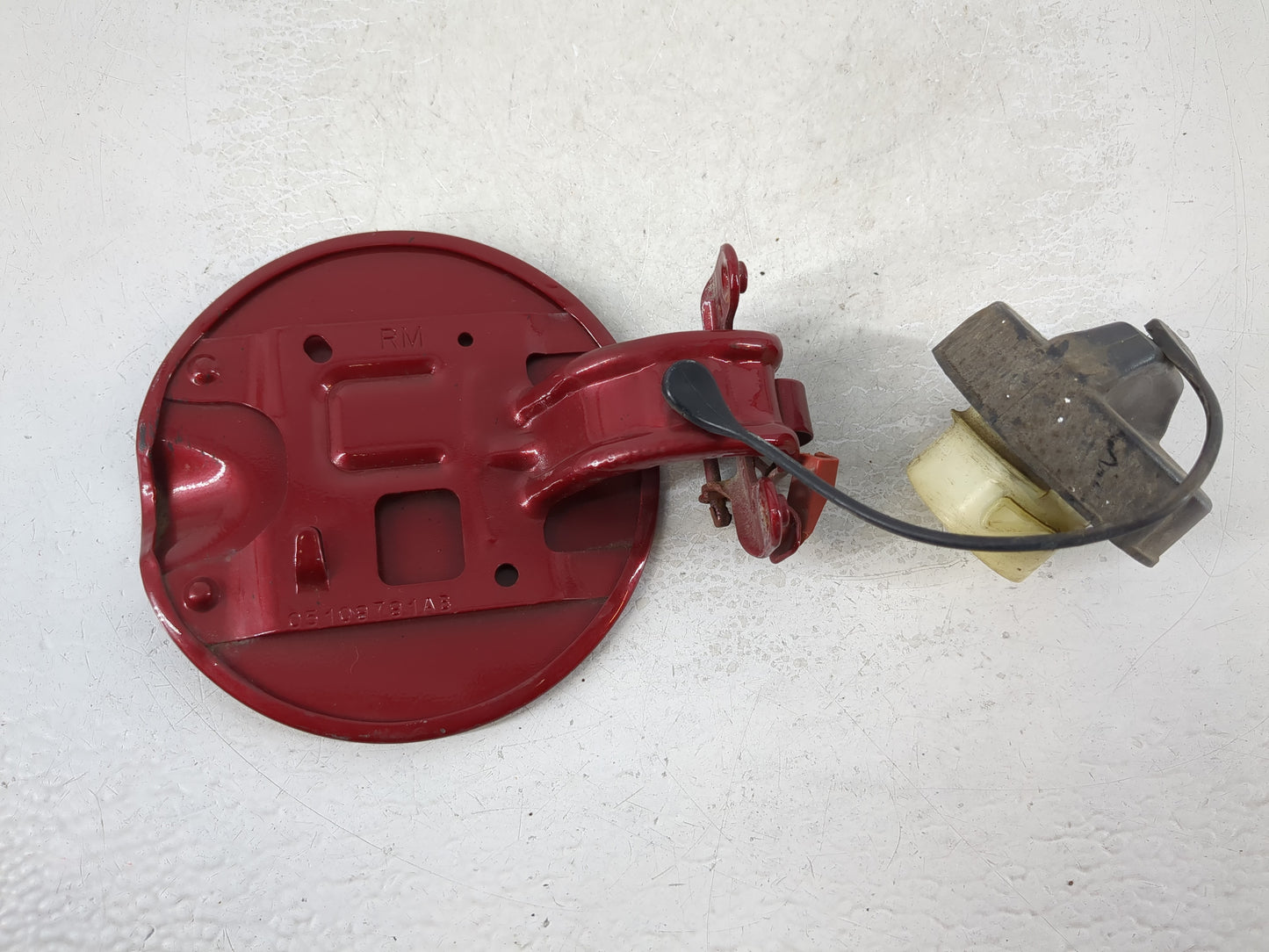 2009 Volkswagen Routan Fuel Tank Door Lid Gas Tank Red - Oemusedautoparts1.com