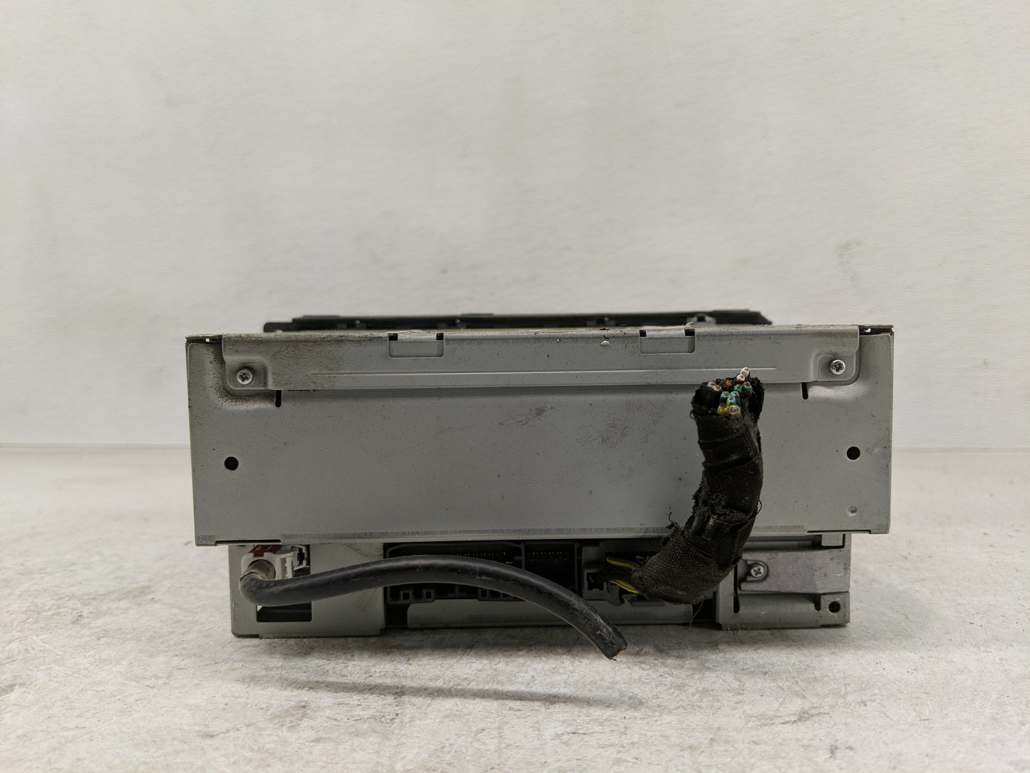 2009-2011 Volkswagen Routan Radio AM FM Cd Player Receiver Replacement P/N:05064931AC Fits Fits 2009 2010 2011 OEM Used Auto