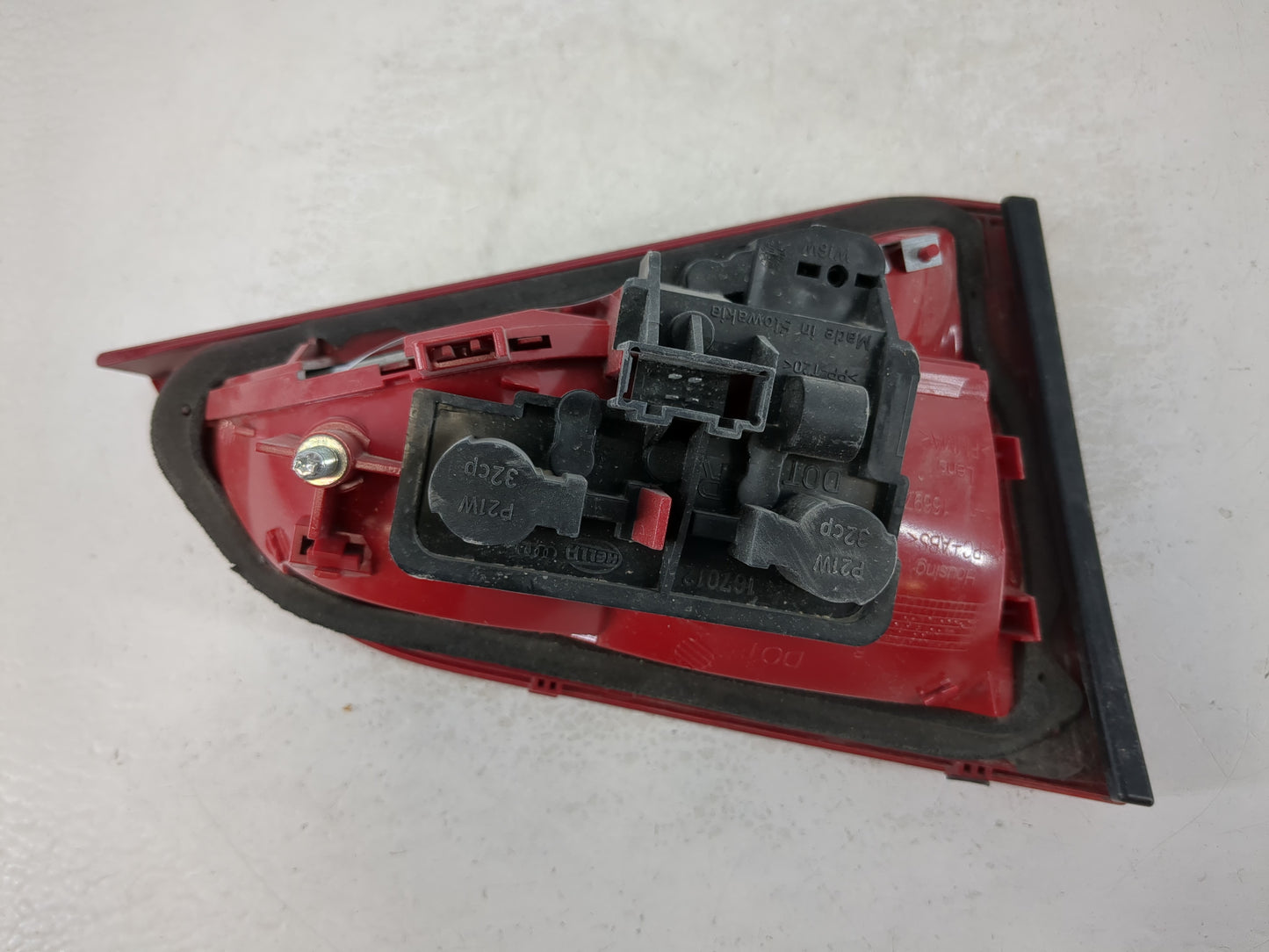 2010-2012 Audi A4 Tail Light Assembly Driver Left OEM P/N:8K5 945 094 E Fits Fits 2010 2011 2012 OEM Used Auto Parts - Oemus