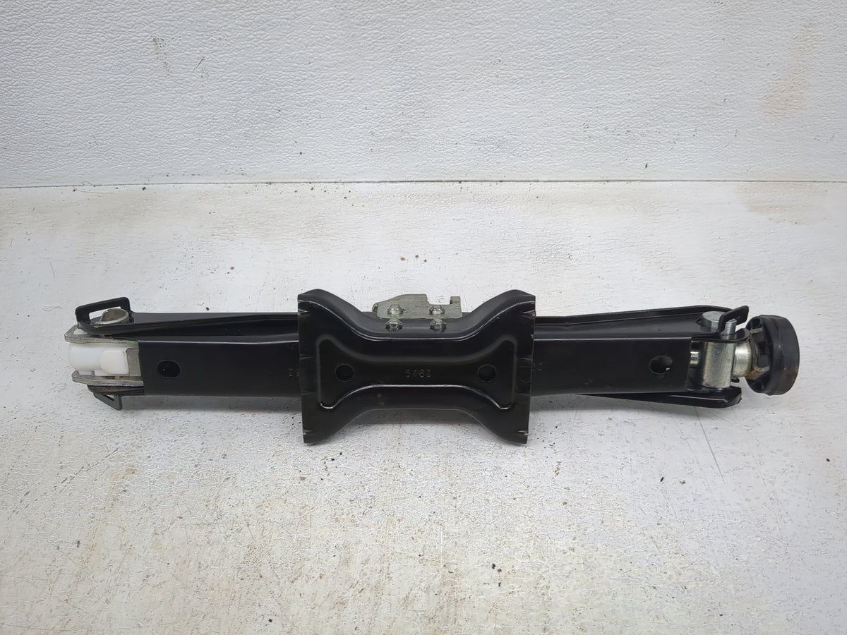 2010 Audi A4 Spare Scissor Car Jack 1512336 - Oemusedautoparts1.com