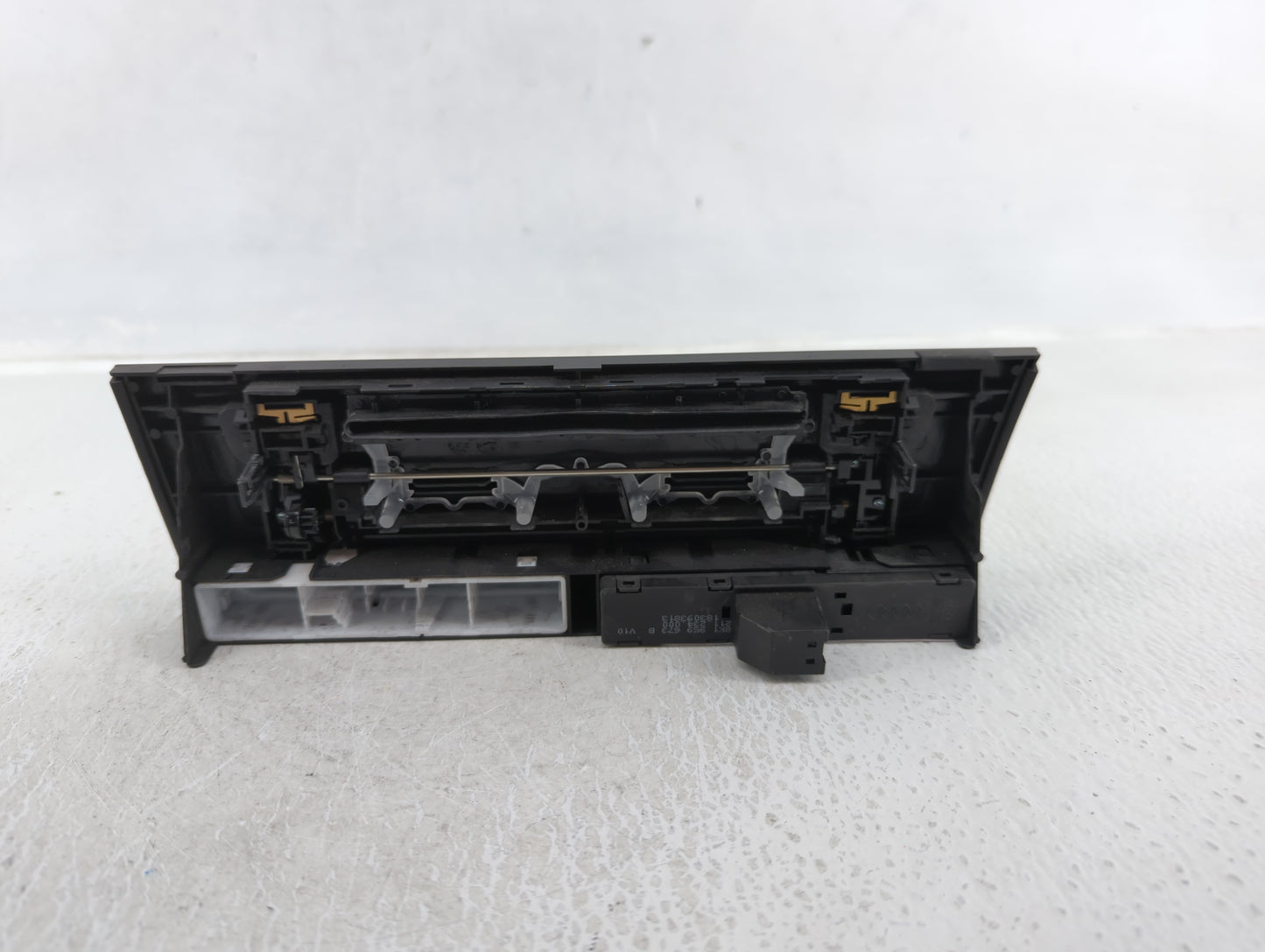 2009-2012 Audi A4 Am Fm Cd Player Radio Receiver - Oemusedautoparts1.com