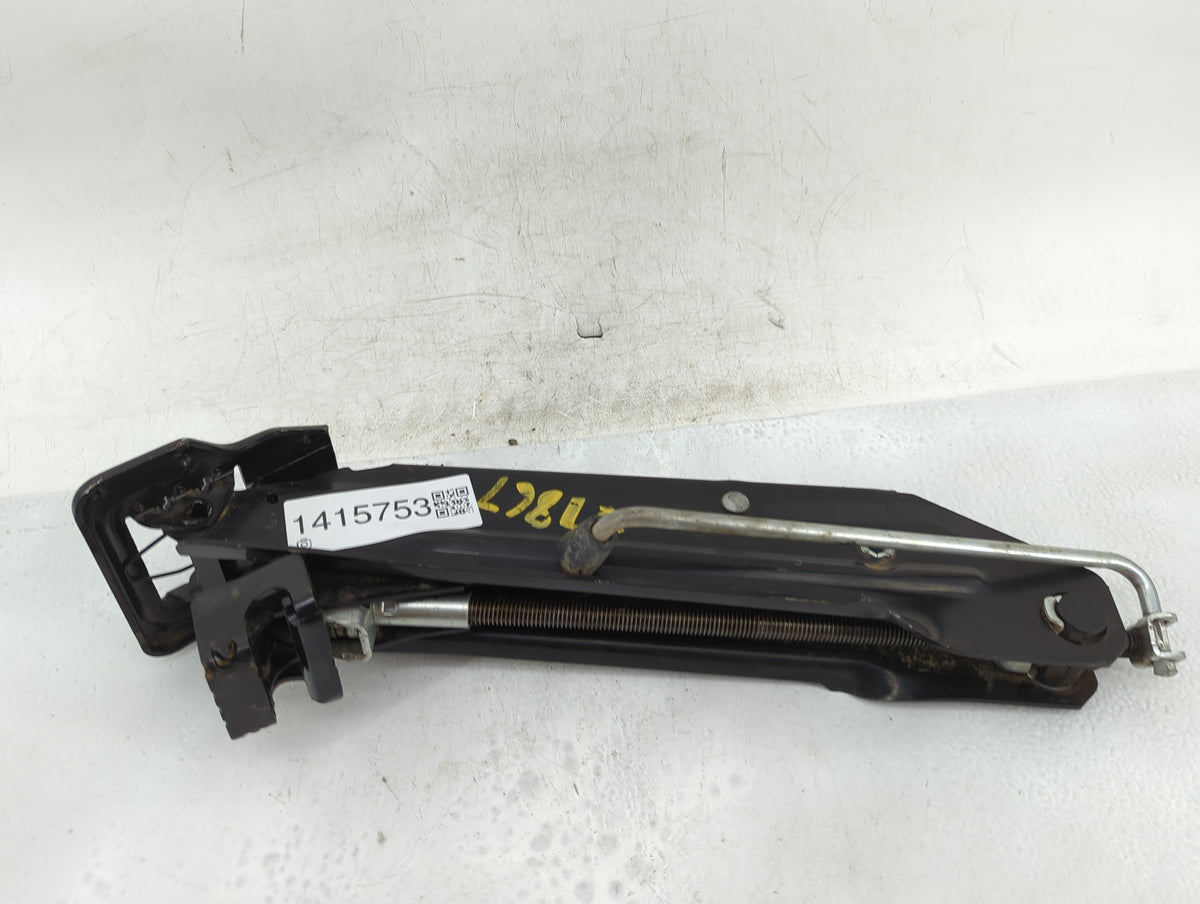 2010 Audi Q5 Spare Scissor Car Jack - Oemusedautoparts1.com